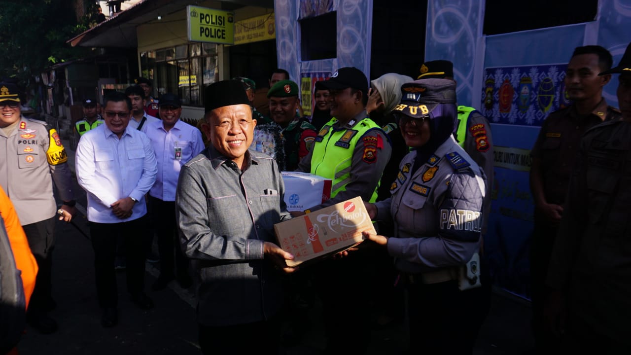 meninjau Pos Pengamanan dan Pos Pelayanan perayaan Natal Tahun 2025 dan Tahun Baru 2026 di Wilayah Kabupaten OKU.